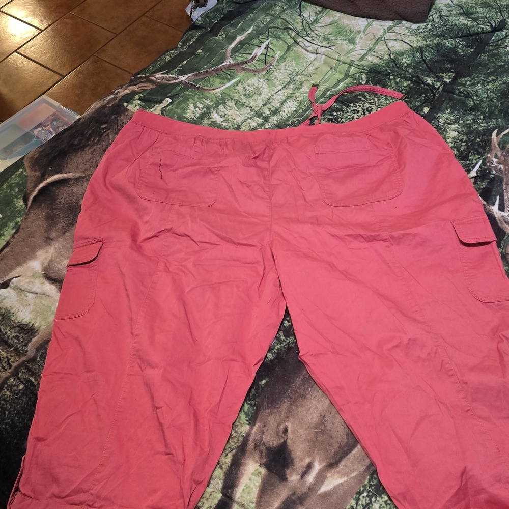 Terra & Sky Women's Cargo Shorts - Pink